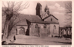 84 / VALREAS / LA PLACE PIE ET L EGLISE - Valreas