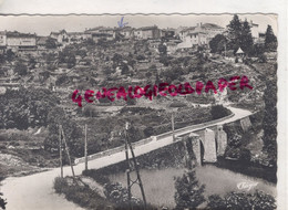 87- CHATEAUPONSAC - VUE GENERALE LE PONT ROMAIN - 1956 - Chateauponsac