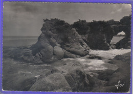 Carte Postale 29. Beg-Meil  Par Fouesnant  La Roche Percée à Marée Haute  Très Beau Plan - Beg Meil