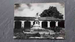 LE MONUMENT PIERRE L'ERMITE - Hoei