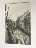 Kortrijk  FOTOKAART Van Een Optocht - Processie In De Lange Brugstraat - Kortrijk