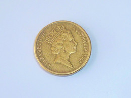 Vintage !  One Pc. Of 1988 AUSTRALIA Queen Elizabeth II QE II - Two (2) Dollar Coin (#167C) - Other & Unclassified