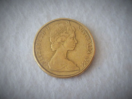 Vintage !  One Pc. Of 1984 AUSTRALIA Queen Elizabeth II QE II - One (1) Dollar Coin (#166A) - Otros & Sin Clasificación