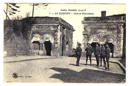 CPA LE QUESNOY : Porte De Valenciennes - 4 Soldats Assez Proches - Guerre 1914-18 - Circulée - Ed. Hautmont - 2 Scans - Le Quesnoy