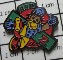 510d Pin's Pins / Beau Et Rare / THEME : MUSIQUE / CHIMPANZE A CASQUETTE RAPPEUR RAP Z 1992 - Musique