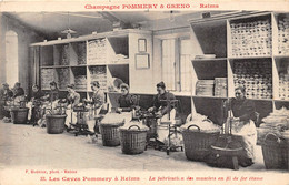 51-REIMS- LES CAVES POMMERY- LA FABRICATION DES MUSCLETS EN FIL DE FER ETAME - Reims