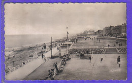 Carte Postale 14. Luc Sur Mer  Plage Et Stade  Partie De Volley Ball  Très Beau Plan - Luc Sur Mer