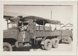 PHOTO Originale D'un Camion  GMC Cabine Bâchée Avec Conducteur Tractant Une Remorque 1 Tonne. Circulaire De Mitrailleuse - Fahrzeuge