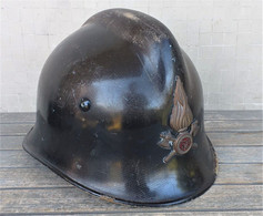 Casco Vintage VV.FF. Anni '70 Con Fregio Originale Del 52° Distaccamento - Firemen