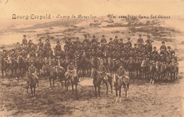 CPA Bourg-Léopold - Camp De Beverloo - Un Escadron Dans Les Dunes - Militaires A Cheval - Leopoldsburg (Camp De Beverloo)