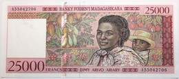 Madagascar - 25000 Francs - 1998 - PICK 82 - SPL - Madagascar