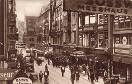 CPA Leipzig Zur Zeit Der Messe - Tramways - Rue Tres Animée - Leipzig