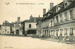 Champlémy * La Place Du Village * Villageois - Other & Unclassified