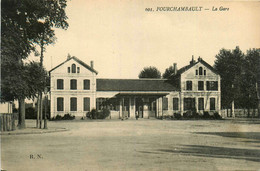 Fourchambault * Le Parvis De La Gare Du Village - Autres & Non Classés