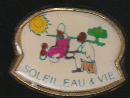 75522-Pin's.association Humanitaire.eau Et Vie.Afrique. - Associations