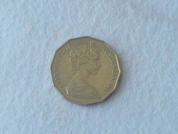 Vintage !  One Pc. Of 1984 AUSTRALIA Queen Elizabeth II QE II - Fifty (50) Cents Coin (#168E) - Other & Unclassified