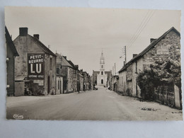 44 DERVAL L'EGLISE ET LA RUE DE RENNES - 5229 - Derval