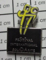 612a  Pin's Pins / Beau Et Rare / ASSOCIATIONS / FESTIVAL INTERNATIONAL SOLIDARITE SIDA Par LALANDE ET COLLIN - Associations