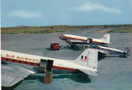 AVIATION. CPSM. AEROPORT DE DJIBOUTI.  DC3 PULLMANN ET D-18S DE LA COMPAGNIE AIR DJIBOUTI - Aeródromos