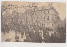 La Manifestation Sur Les Cours De La Préfecture .Moulins , 5 Février 1906 - Moulins