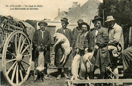 Avallon * Un Jour De Foire * Les Marchands De Cochons * Marché Villageois - Avallon