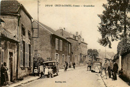 Cruzy Le Châtel * La Grande Rue Du Village * Automobile Voiture Ancienne * Pompe à Essence - Cruzy Le Chatel