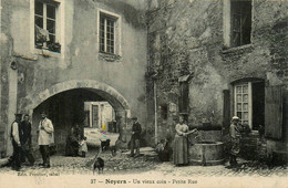 Noyers * Un Vieux Coin Du Village * Une Petite Rue * Puits Villageois - Noyers Sur Serein
