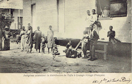 Loango Indigenes Attendant La Distribution Dutafya A Loango Congo Francais 1905 - Congo Francese