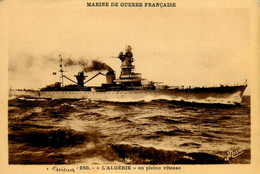 Bateau * Le Croiseur L'Algérie En Pleine Vitesse * Navire De Guerre * Militaria - Guerra