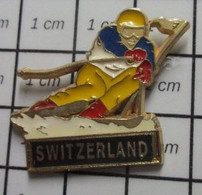 910d Pin's Pins / Beau Et Rare / SPORTS / SKI SLALOM SWITZERLAND Par MARTINEAU - Sports D'hiver