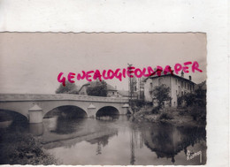 Delcampe - 90-  VALDOIE - LE NOUVEAU PONT  AU FOND LE CLOCHER - CARTE PHOTO 1952 - Valdoie