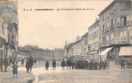 43-YSSINGEAUX- LA FONTAINE ET PLACE DU FOIRAIL - Yssingeaux