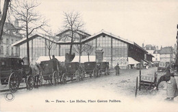 CPA - 37 - TOURS - Les Halles Place Gaston Pailhou - Diligeance - Chevaux - Dos Non Divisé - Tours