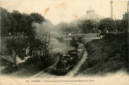 Amiens * Le Train Sortant Du Tunnel Sous Le Champ De Foire * Ligne Chemin De Fer - Amiens