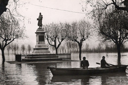 INONDATIONS 1955 Barque Au Pied De La Statue Lamartine Macon - Inondations