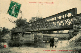 Gueugnon * Le Pont De La Ligne Chemin De Fer * Villageois - Gueugnon