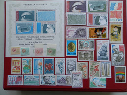 FRANCE ANNEE COMPLETE 1975 SOIT 33 TIMBRES Et 1 BLOC FEUILLET NEUFS SANS CHARNIERE NI TRACE 1ER CHOIX - 1970-1979