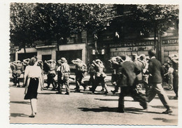 CPSM - PARIS - Des Prisonniers Allemands Sont Emmenés Par Des Soldats Américains - War 1939-45