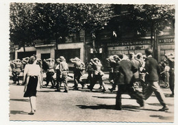 CPSM - PARIS - Des Prisonniers Allemands Sont Emmenés Par Des Soldats Américains - Weltkrieg 1939-45
