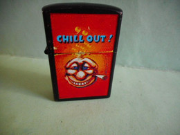 BRIQUET CHILL OUT LIGHTER Feuerzeug ENCENDEDOR ACCENDINO AANSTEKER 打火机 Léttari ライター - Autres & Non Classés