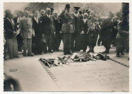 CPSM - PARIS - Le Général De Gaulle Devant La Tombe Du Soldat Inconnu - Guerre 1939-45