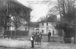 60 - LIANCOURT - Ecole De L'Ile De France - Entrée Animée Du Château - Liancourt