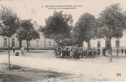 LAU- CHATELUS MALVALEIX  DANS LA CREUSE  LA POSTE ET LA GENDARRMERIE  CPA  CIRCULEE TRES ANIMEE - Chatelus Malvaleix