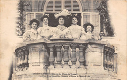 94-CHOISY-LE-ROI- FÊTE DE LA MUSE DU TRAVAIL- L A MUSE ET SES DELLE D'HONNEUR AU PERRON DE L'HÔTEL DE VILLE - Choisy Le Roi