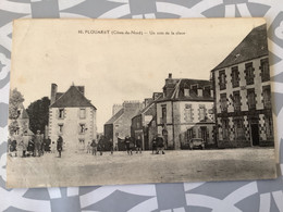 22- PLOUARET - Un Coin De La Place Devant Le Tabac (animée) - Plouaret