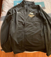 FIBA Final EuroBasket 2022 Broadcast Team Nike Jacket (brand New) Mens.Suggested Retail $ 55,00 - Habillement, Souvenirs & Autres