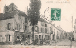 95 Louvres CPA Arbre De La Liberté Commerces Débit De Tabac - Louvres