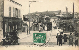 94 - VAL DE MARNE - GENTILLY - Rue Des écoles - Tramway, Attelages, Voiture - Café - Animation- Défaut- 10477 - Gentilly