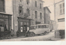 CPA - 63 - CHATELDON - Arrêt De L'AUTOBUS -  001 - Chateldon