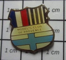 811E  Pin's Pins / Beau Et Rare / ASSOCIATIONS / MARSEILLE MODEL'S CLUB DE PROVENCE MAQUETTISME - Associations